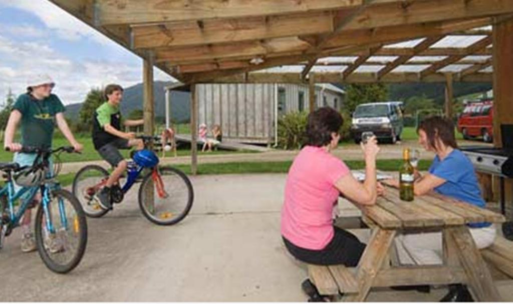 Smiths Farm Holiday Park Linkwater Exterior photo